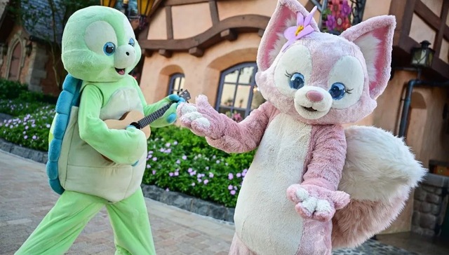 上海迪士尼“抢钱天团”又一新角色亮相，粉丝排队三小时买周边