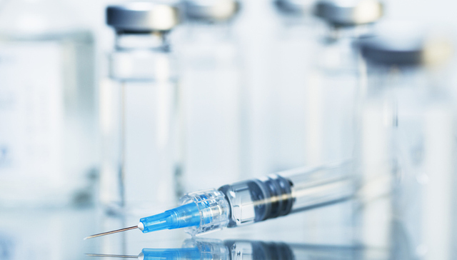 重点人群优先接种加强针，卫健委：正制定相关政策和具体措施