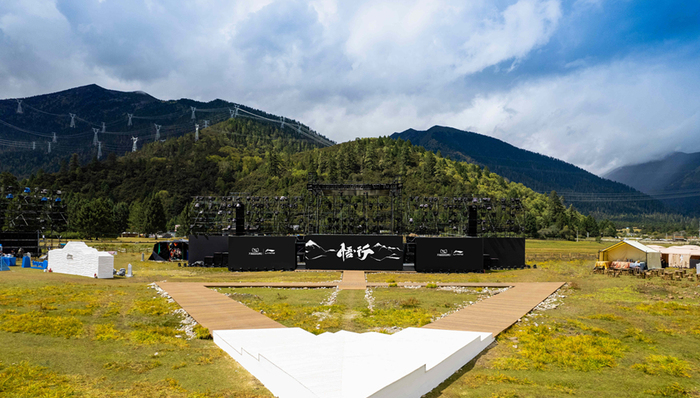 合作本土独立设计师，李宁热衷秀场发布挖潜运动潮流