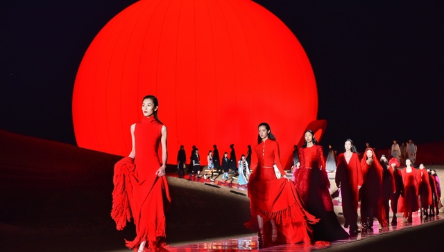 转型五年，鄂尔多斯的新计划从一场沙漠大秀开始