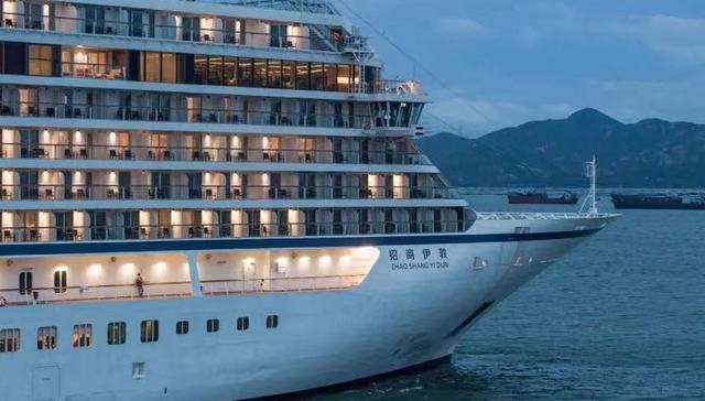 如何在第一艘中国籍高端游轮上打造“启迪思维”的人文之旅？它是艺术馆也是星级酒店 | 招商伊敦号探秘系列 ②