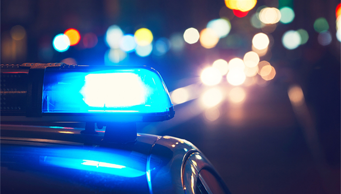 青岛交警李涌因公殉职，知情人：控制酒驾嫌疑人时从4米多高路面跌落