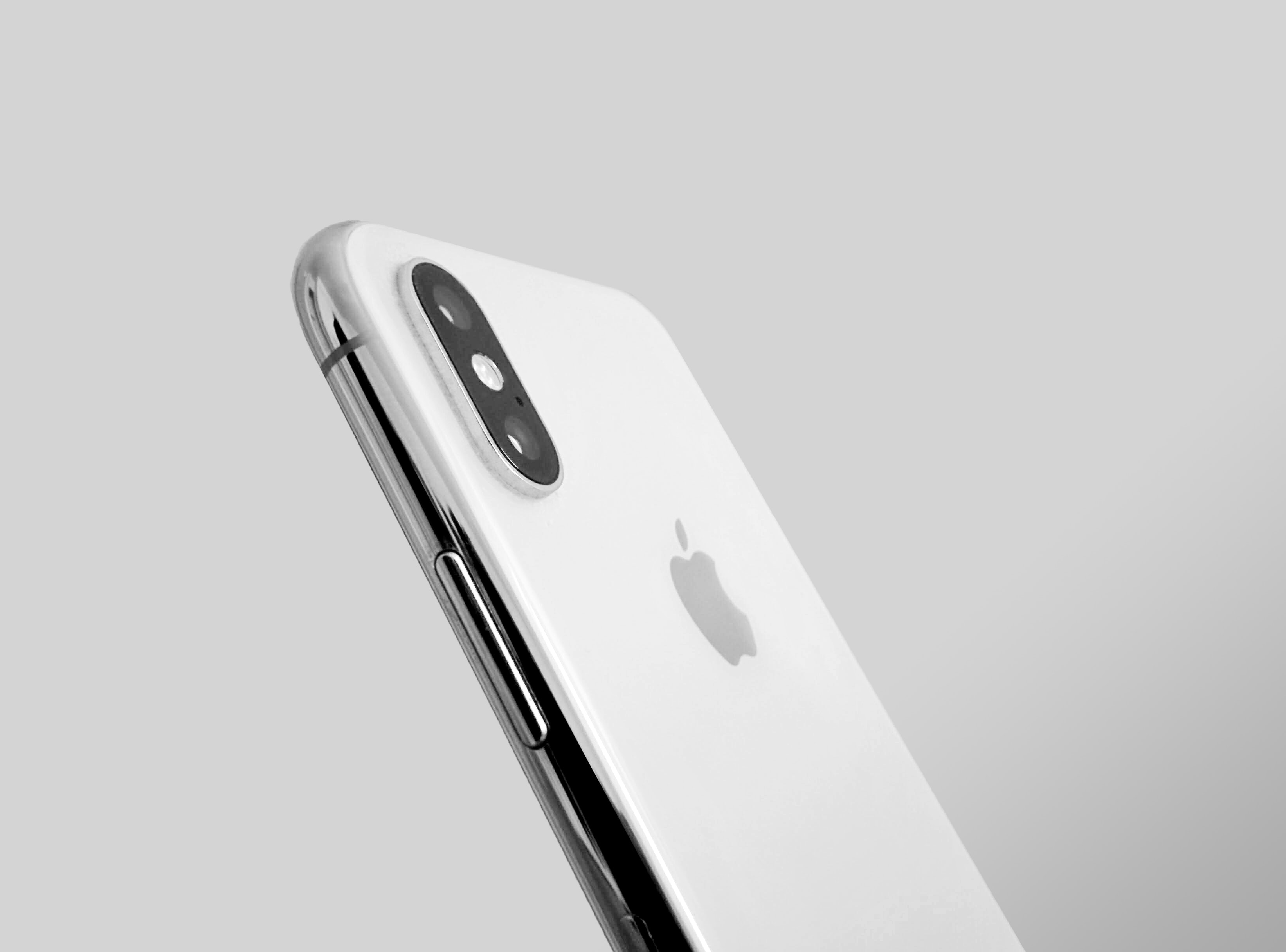 iPhone X 图源：Unsplash
