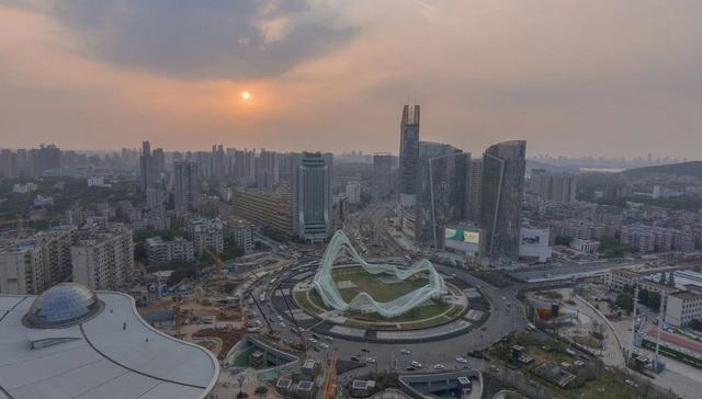 满眼都是国企、底价成交，武汉二轮卖地收金348亿