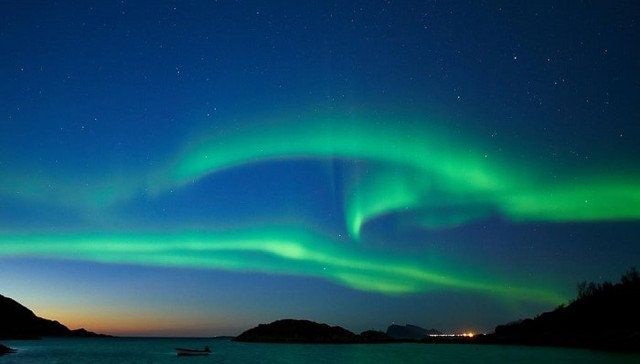 克瑙斯高出版新作《晨星》，深刻睿智与陈词滥调兼备