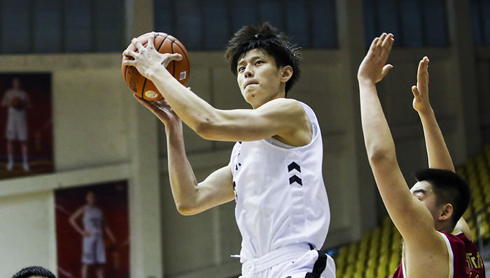 曾凡博正式签约NBA发展联盟，计划参加2022年NBA选秀