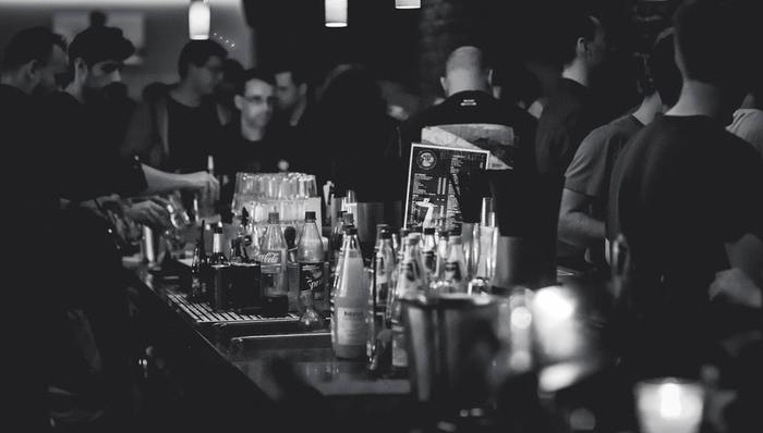 娱乐场景,低价啤酒