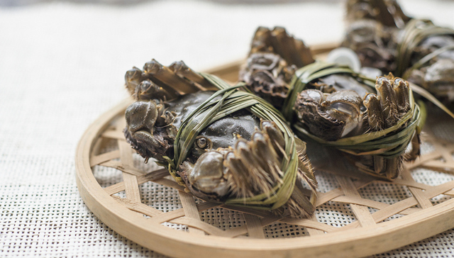 因活动物不许上高铁，乘客当场踩死8只螃蟹