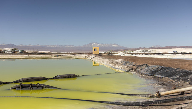 碳酸锂价站上20万元大关| 锂价动态②