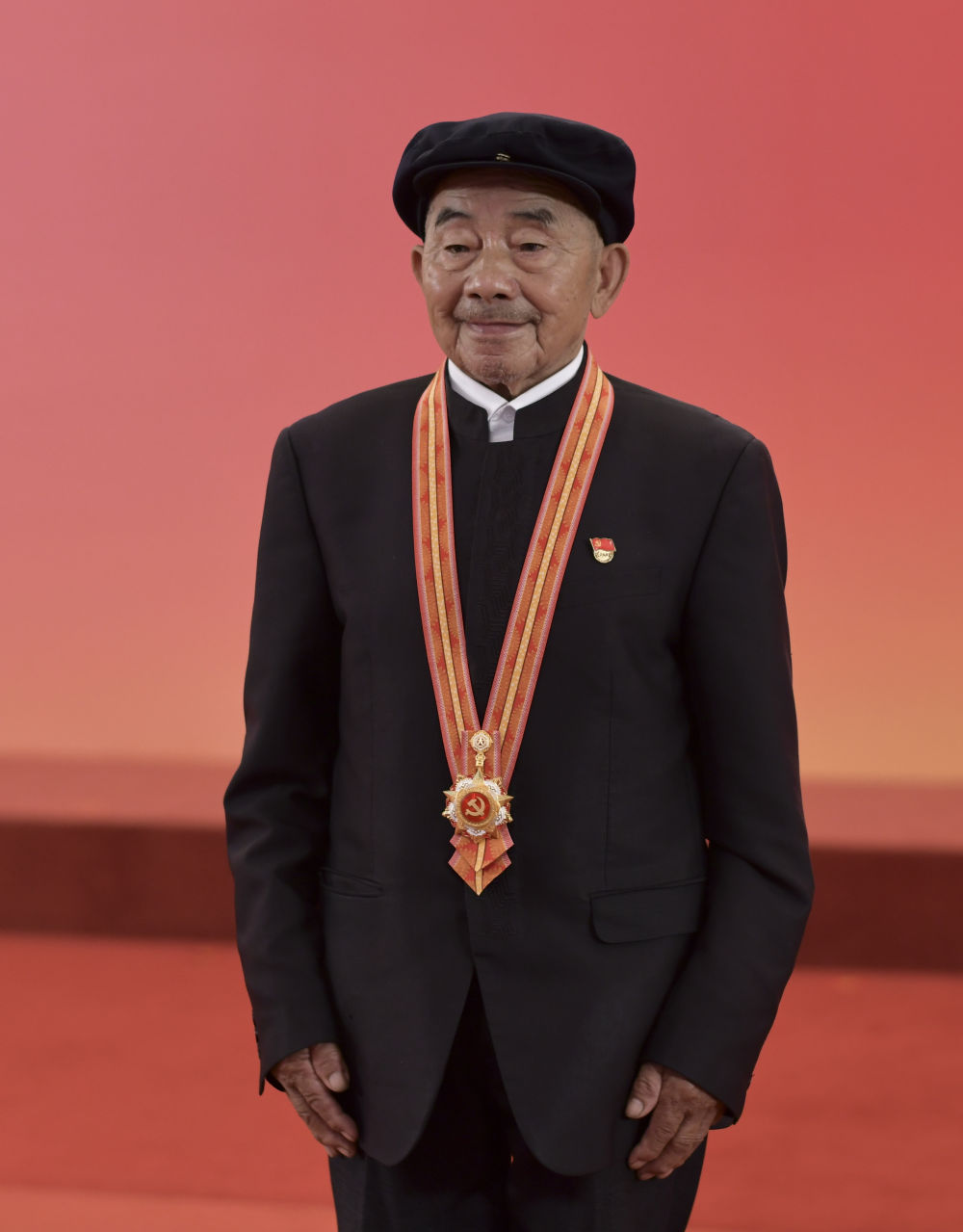 共和国功勋人物丨他们的名字，印刻在人类反贫困斗争的丰碑上