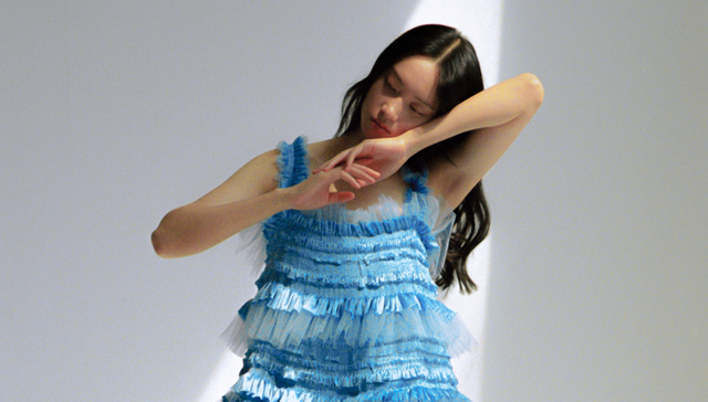 以薄纱和舞蹈，诠释成年人的情感与浪漫丨上海时装周