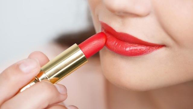 说化妆品“可食用”都是在骗你的，千万别信