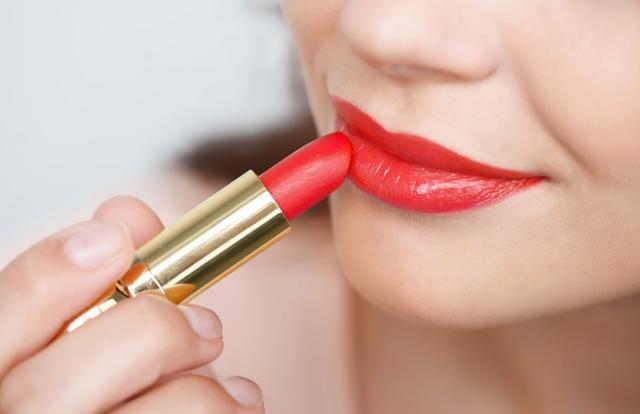 说化妆品“可食用”都是在骗你的，千万别信