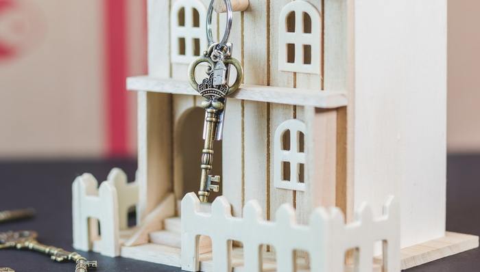 裁员,投资布局,监管,股价