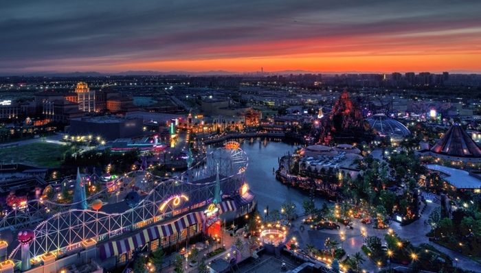 北京环球影城“满月”调查：酒店“一房难求”，新店蓄势待发