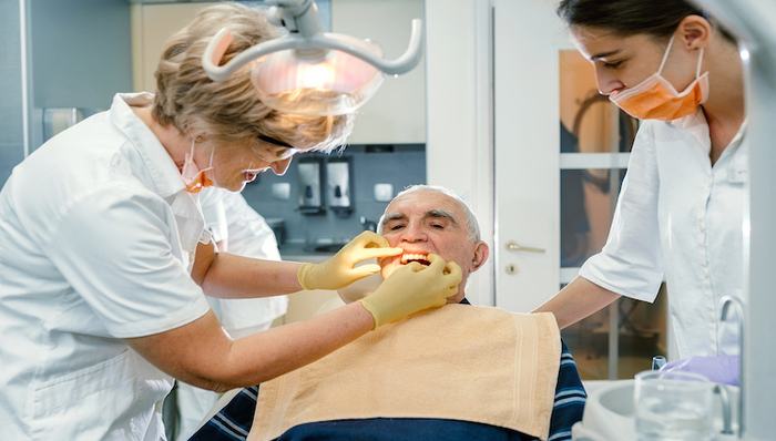 董事长怼小散、删博文，种植牙集采风声下，通策医疗的“牙口”还好不好？