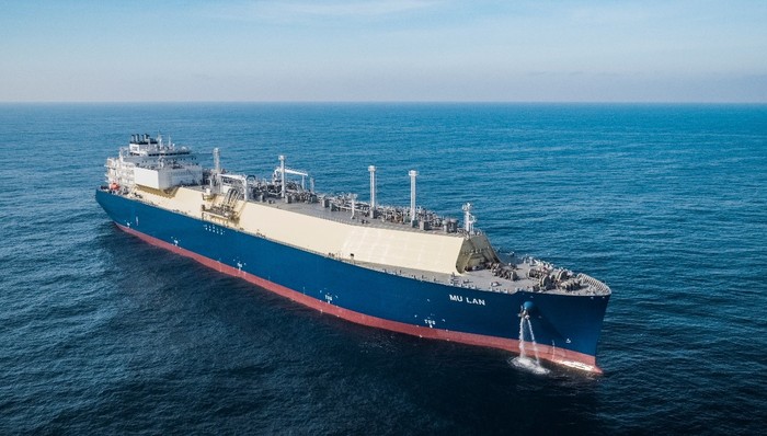 全球船队绿色改造需求强劲，LNG动力船能否助航运业走向碳中和？