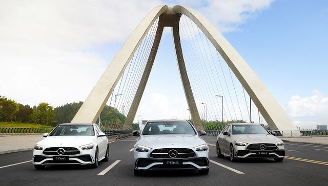 科技感十足的全新奔驰C级，开起来是怎样的体验 | 试驾