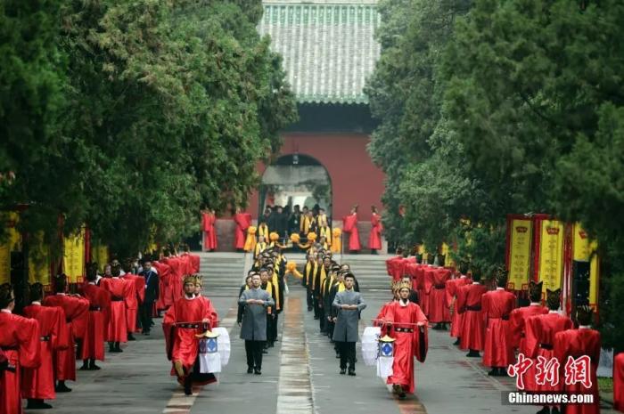 资料图:2021年9月28日,辛丑年公祭孔子大典在山东曲阜孔庙举行。a target='_blank' href='http://www.chinanews.com/'p中新社/a记者 盛佳鹏 摄