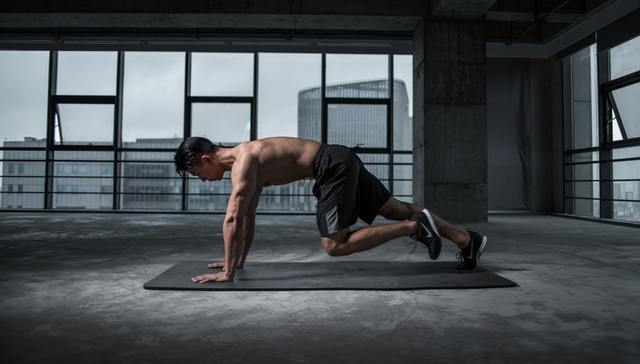 活跃用户,使用时长,商业模式