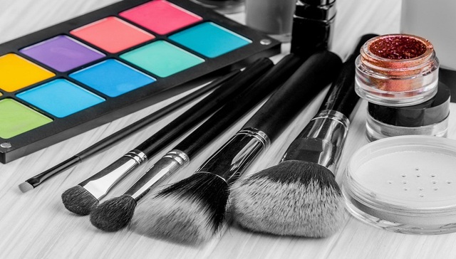 完美日记,美妆行业