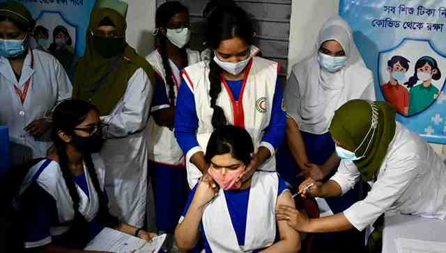 日本疫情降温或因病毒突变，美国下周为5至11岁儿童接种辉瑞疫苗 | 国际疫情观察（11月2日）