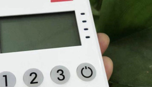 移卡旗下“刷宝”APP涉违规遭工信部通报，被指强制频繁过度索取权限，股价近期触及52周低点