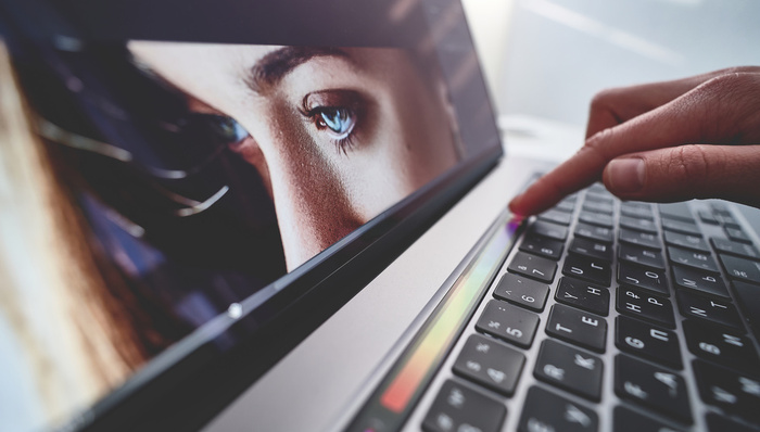 利润转亏、高管减持，“中国版Adobe”万兴科技仍未走出转型阵痛