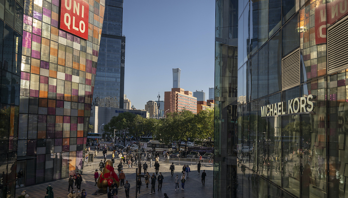 【专访】陆铭：除了京沪广津渝，成都和深圳也有潜力成为“国际消费中心城市”