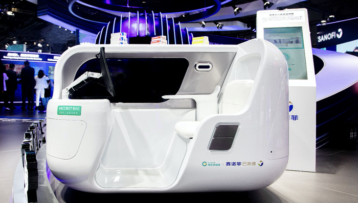 进博会现场体验无人疫苗接种，这一利器有望在国内落地