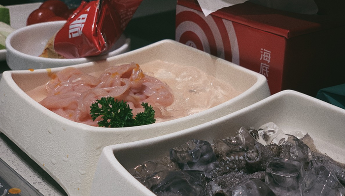 快速扩张,业绩下滑,亏损