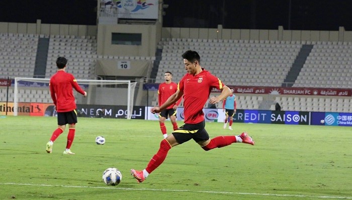 国足12强赛迎来现场球迷，全体球员训练状态恢复