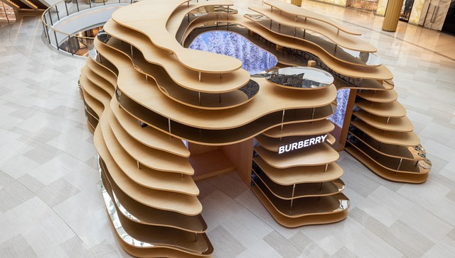 KILIAN凯利安将酒香融入奢华香氛；BURBERRY上海新店糅合粗犷与奢华丨是日美好事物