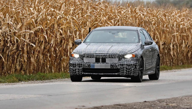 纯电动宝马5系上路开测，双肾格栅不够“巨大”