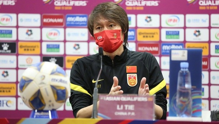 国足顽强战平澳大利亚，李铁“发布会反击”再引争议