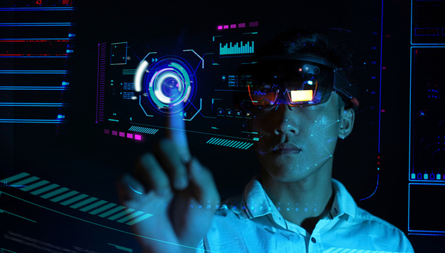 AR产业爆发前夜，这家公司想要打破AR显示技术天花板 | REAL 100