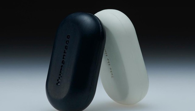 Pharrell Williams推出极简黑白护肤皂，Gucci蓝色碎花口红释出丨是日美好事物