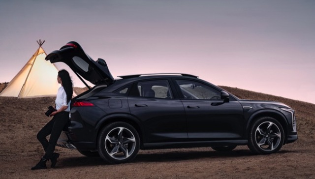 一汽奔腾加速品牌年轻化战略，首款轿跑SUV车型诞生|2021广州车展