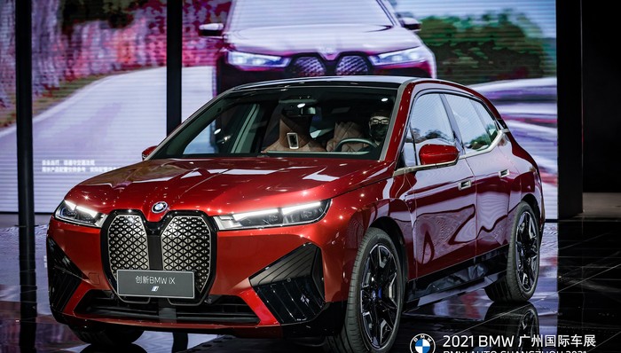 和X5价格打平的宝马电动旗舰iX，到底牛在哪里？ | 2021广州车展