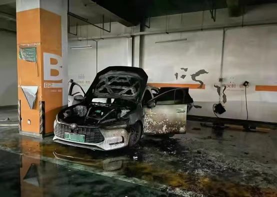 又烧了一辆！电动车起火隐患仍是一道迈不过去的槛