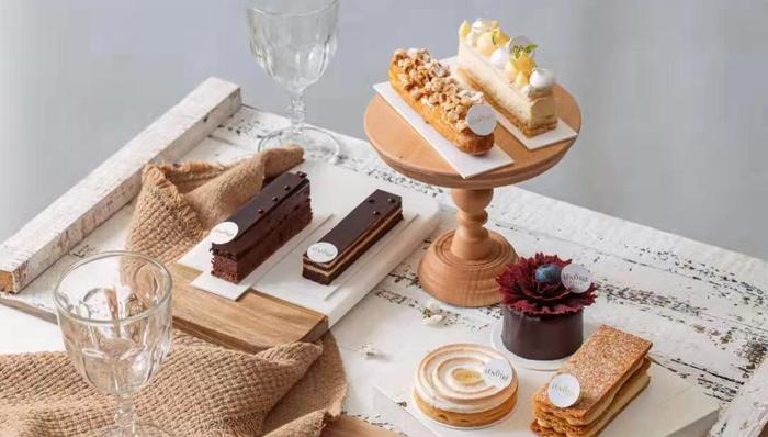 人头马CLUB出流光邑彩限量版干邑，王府半岛酒店开启圣诞主题活动 | 美食情报