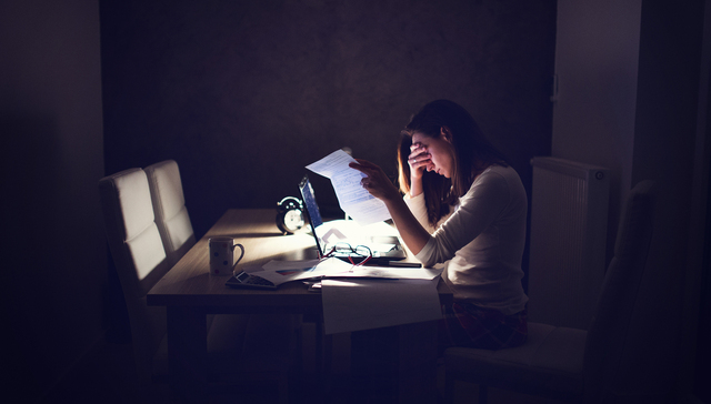 年轻人熬夜报告：四成几乎每天熬夜，互联网人熬夜排名第二