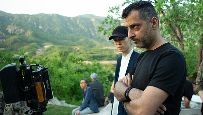 一个人、四年、250万，这位伊朗导演怎么拍了一部中国科幻片？