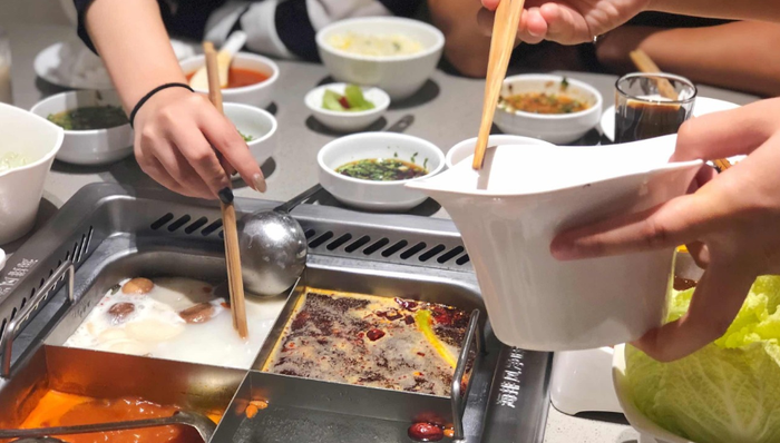 盲目扩张,业绩下滑,市值