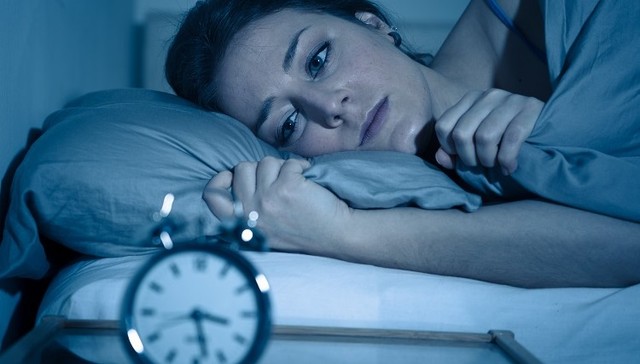 为了睡个好觉，他们试遍了各种助眠产品