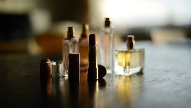 地方新闻精选 | 深圳查扣涉嫌走私各类化妆品67吨 河北邯郸蓝天救援队3名队员遇难