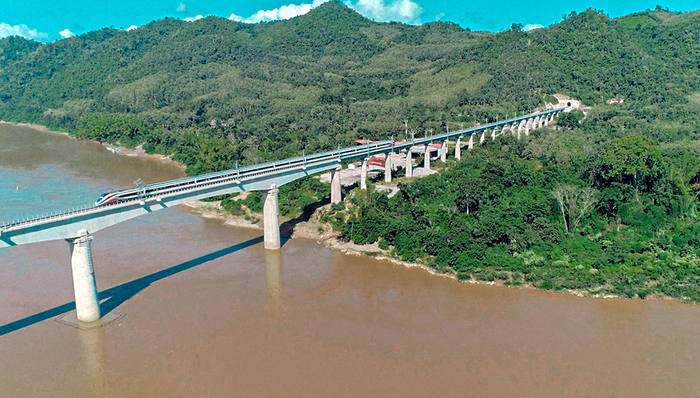 中老铁路正式通车，对老挝经济意味着什么？