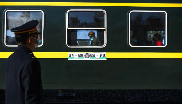 云贵高原,慢车,苹果品质,草海,致富快车,苹果号,慢火车,威宁县,内昆铁路,贵州威宁