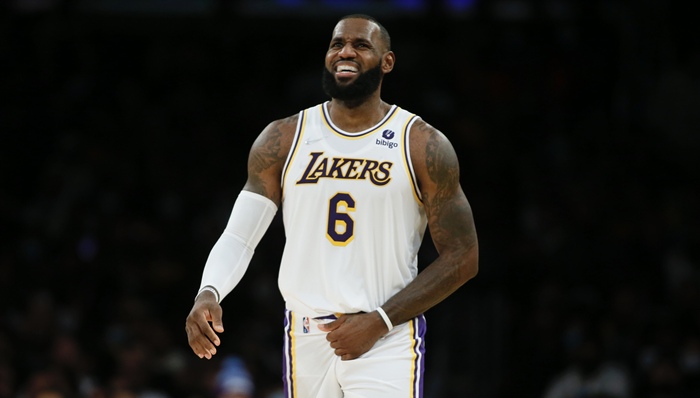 詹姆斯8次新冠检测阴性，已解除隔离将出战洛城德比