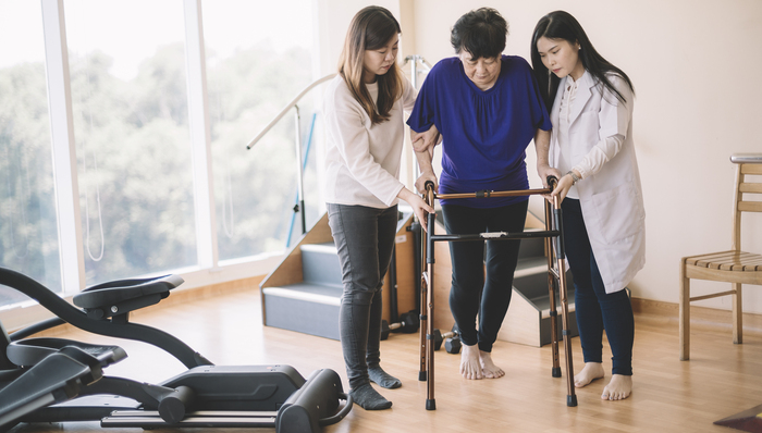 未来每把“轮椅”背后，可能都有一名康复辅助技术咨询师 | 新职业手册